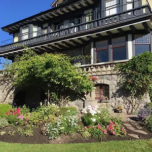 Prior Castle 3*, Victoria Canada